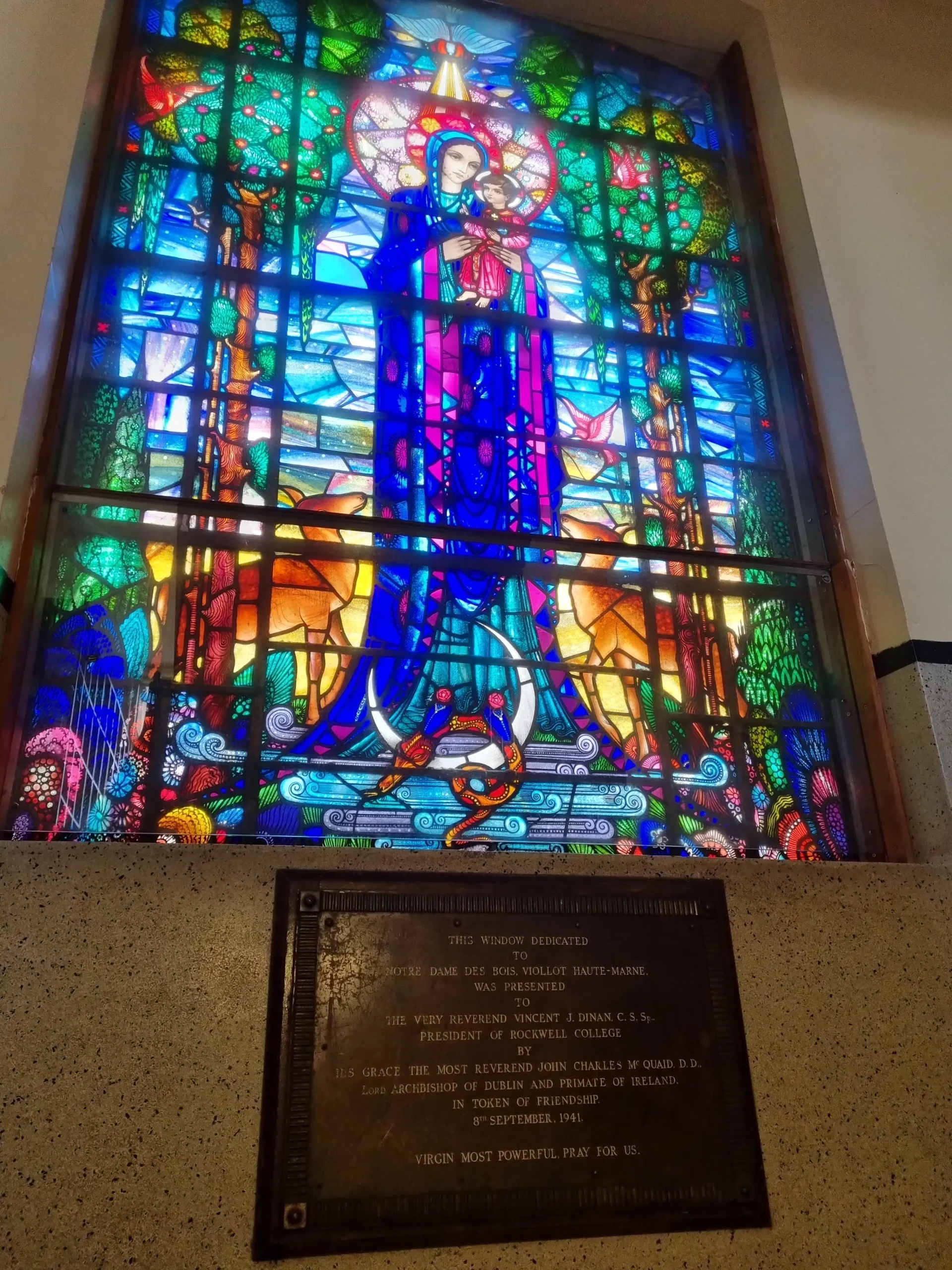 stainglass-window-closeup